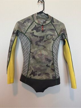 Billabong Olive Green and Brown Camo Wetsuit Top with Red Zip